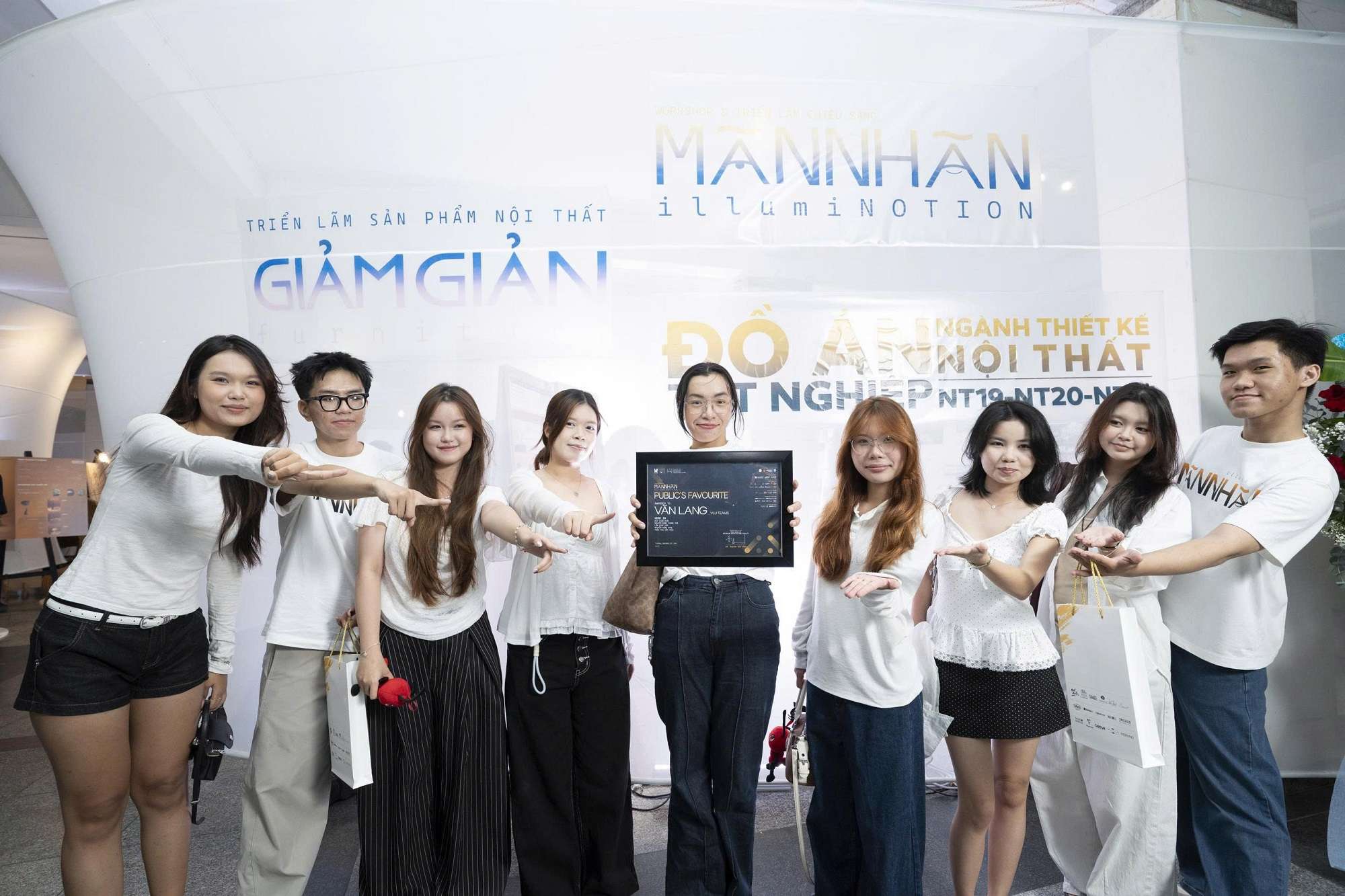 amy-grupo-dong-hanh-cung-trien-lam-man-nhan-nhan-ky-niem-50-nam-uah-8.jpg