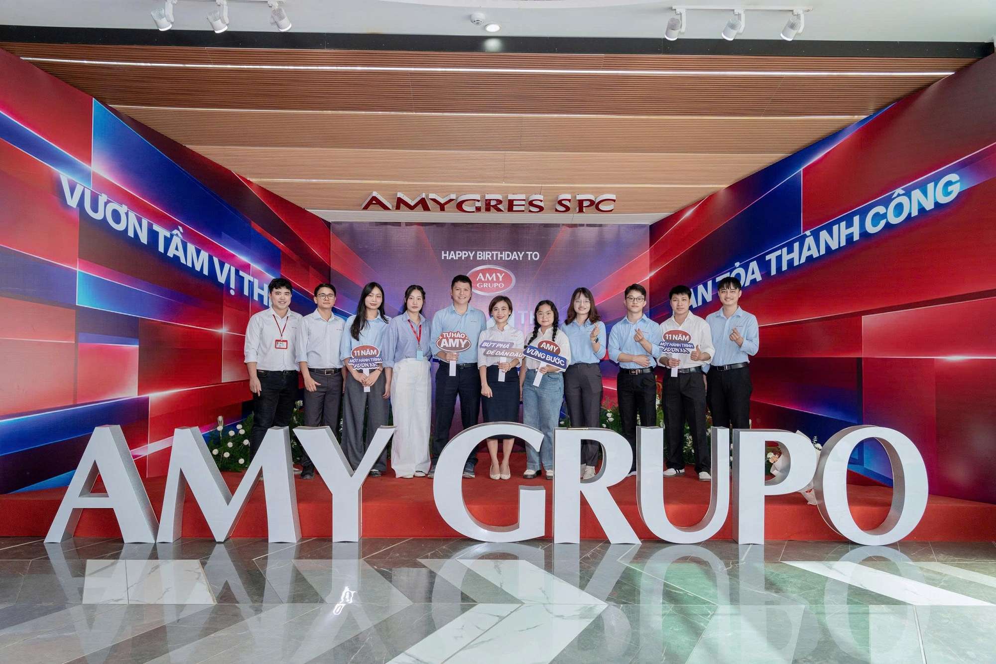 happy-birthday-amy-grupo-11-years-vuon-tam-vi-the-lan-toa-thanh-cong-2.jpg