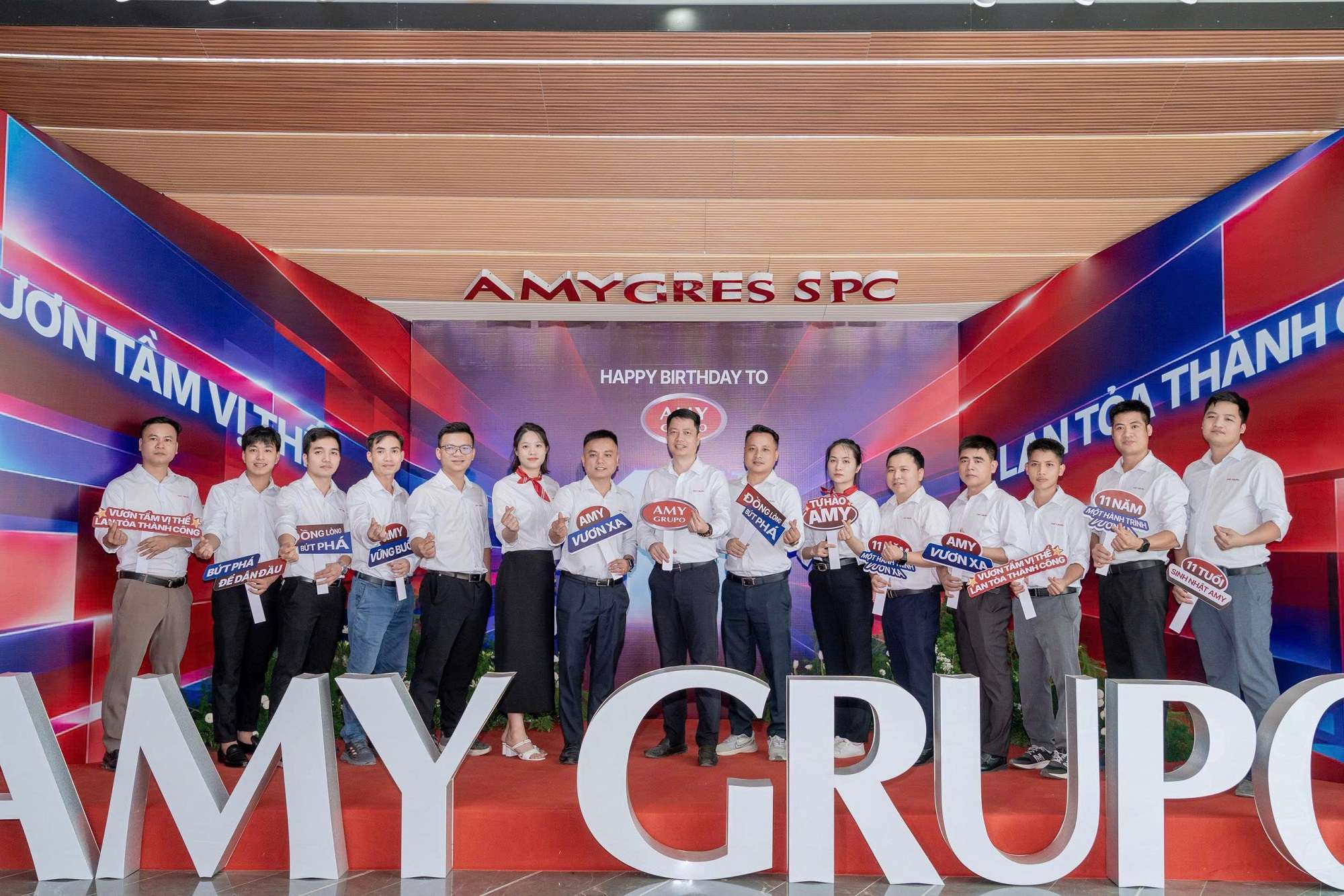 happy-birthday-amy-grupo-11-years-vuon-tam-vi-the-lan-toa-thanh-cong-21.jpg