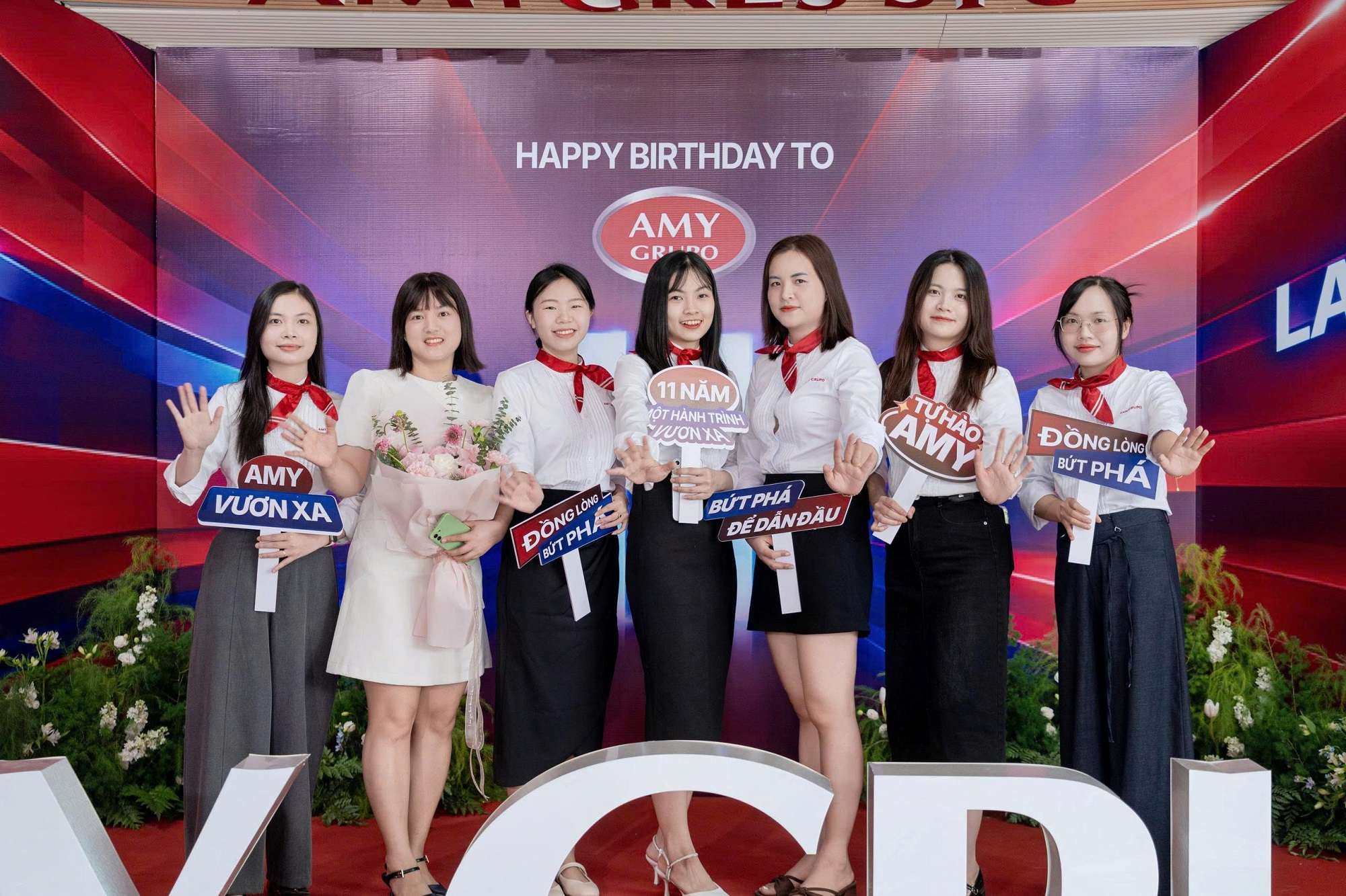 happy-birthday-amy-grupo-11-years-vuon-tam-vi-the-lan-toa-thanh-cong-3.jpg