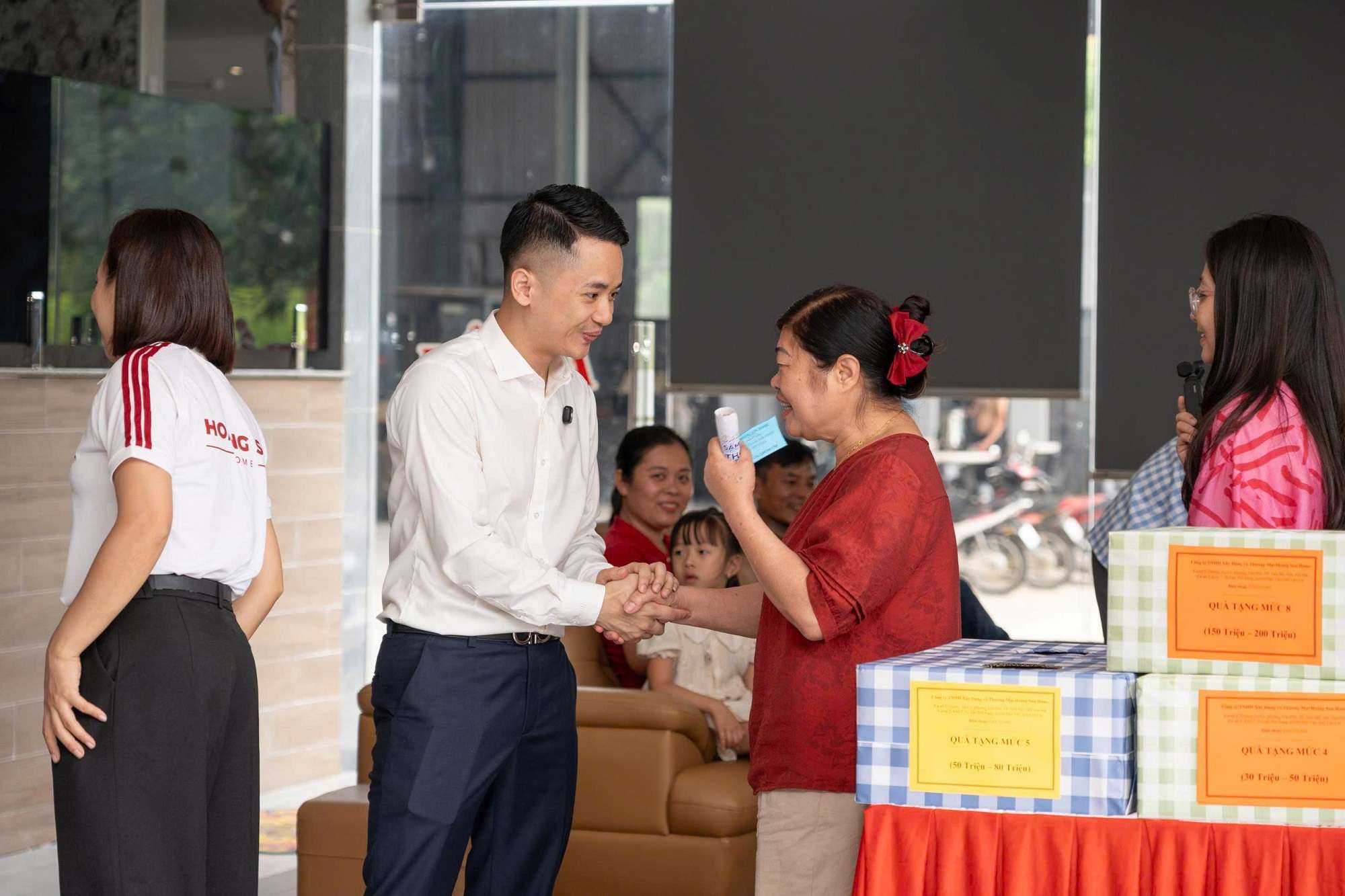 amygres-hoang-son-yen-bai-bung-nhiet-ngay-hoi-ban-hang-1.jpg