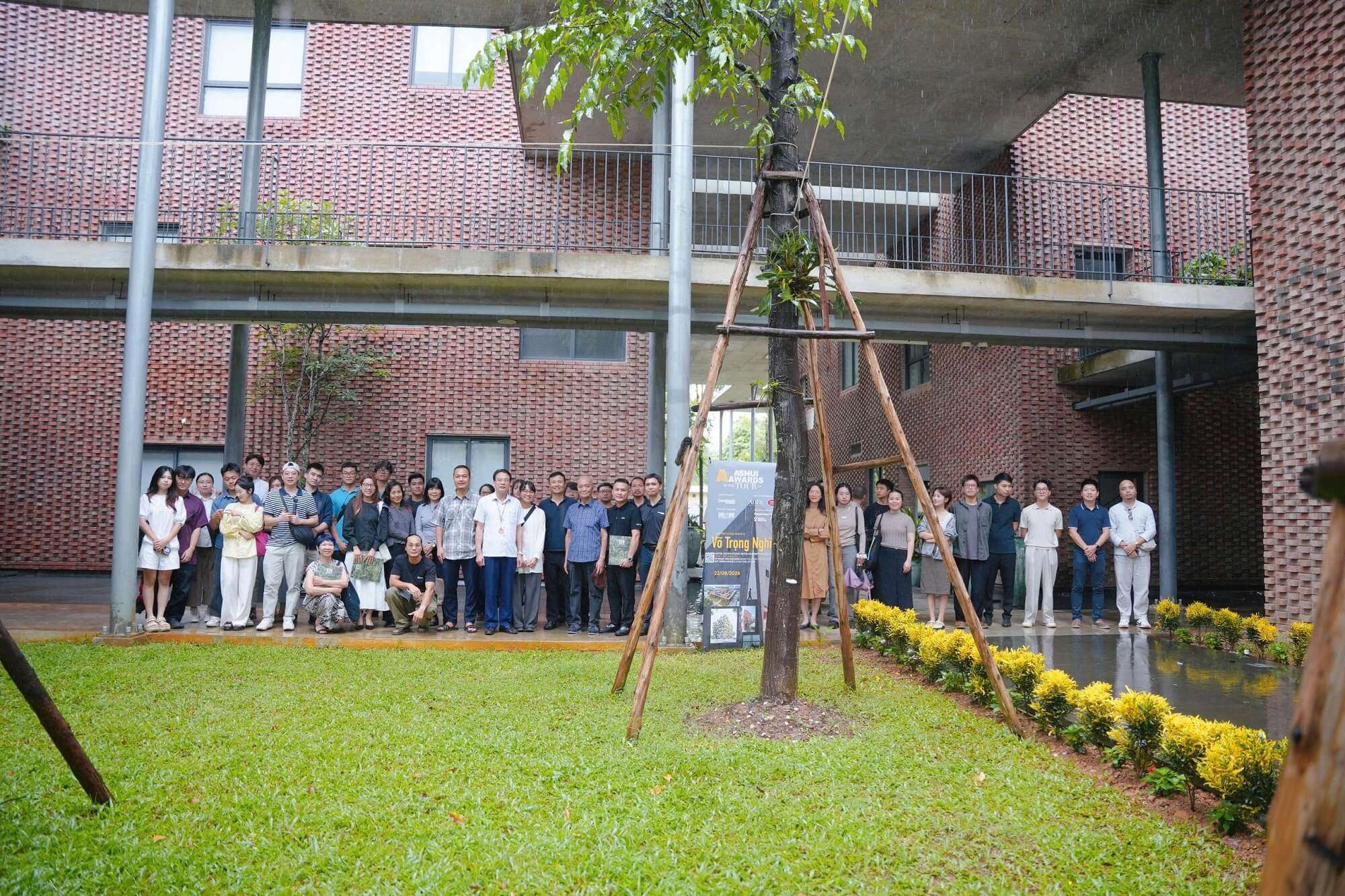 ASHUI AWARDS TOUR #10 × AMY GRUPO: KHI KIẾN TRÚC KỂ CHUYỆN BẰNG VẬT LIỆU ASHUI AWARDS TOUR #10 × AMY GRUPO: KHI KIẾN TRÚC KỂ CHUYỆN BẰNG VẬT LIỆU