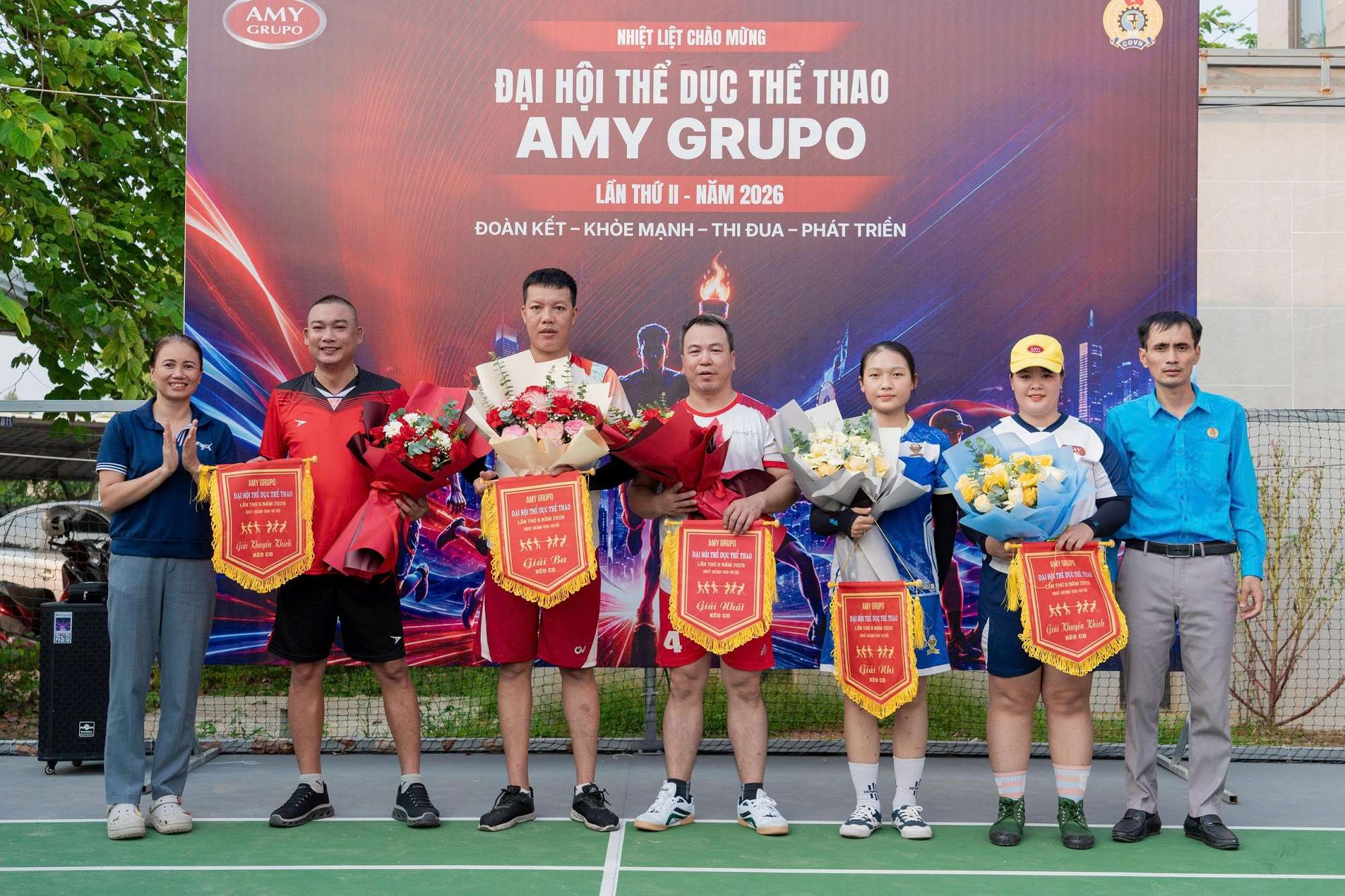 khep-lai-mot-mua-dai-hoi-the-thao-bung-nang-luong-amy-8.jpg