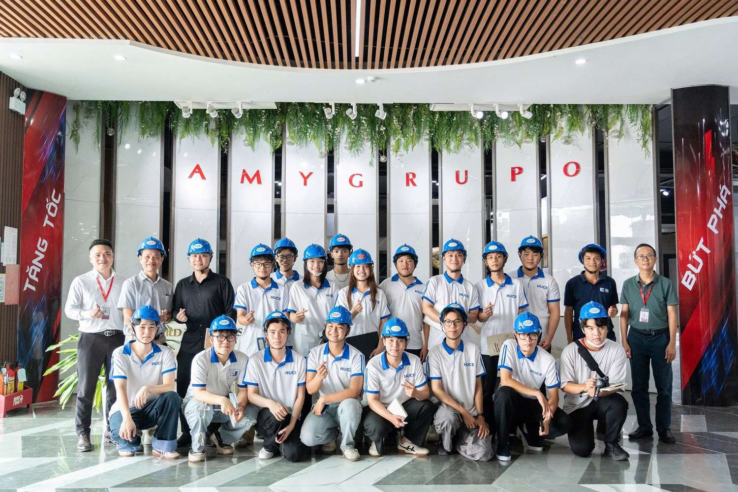 amy-grupo-don-giang-vien-sinh-vien-truong-dai-hoc-xay-dung-ha-noi-tham-quan-nha-may-1.jpg