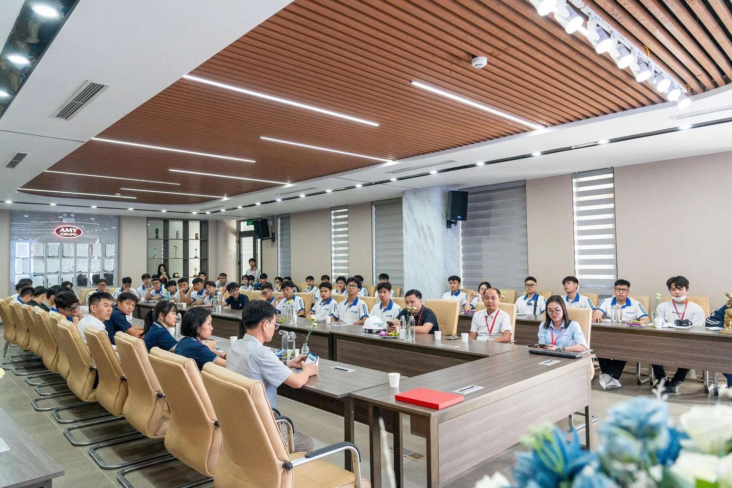 amy-grupo-don-giang-vien-sinh-vien-truong-dai-hoc-xay-dung-ha-noi-tham-quan-nha-may-6.jpg