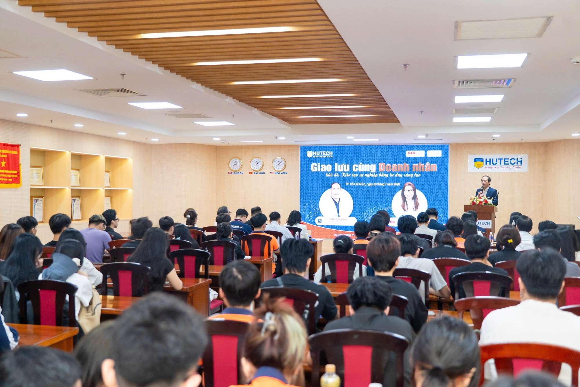 amy-grupo-x-hutech-ky-ket-hop-tac-uom-mam-the-he-thiet-ke-tuong-lai-8.jpg