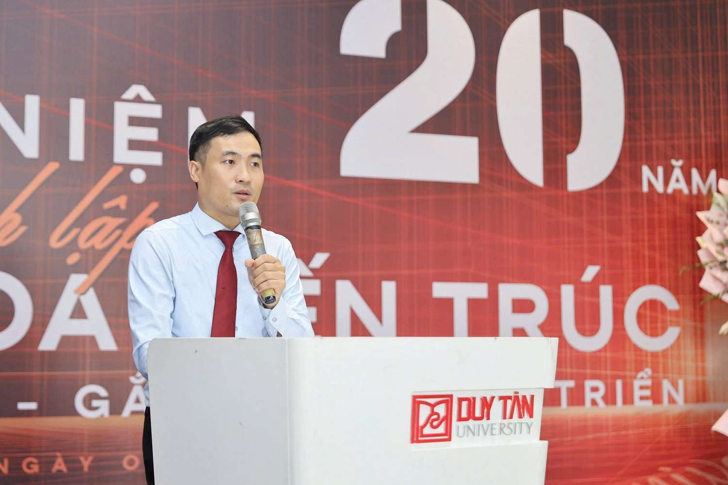 tu-giang-duong-den-cong-trinh-hanh-trinh-20-nam-kien-tao-gia-tri-10.jpg
