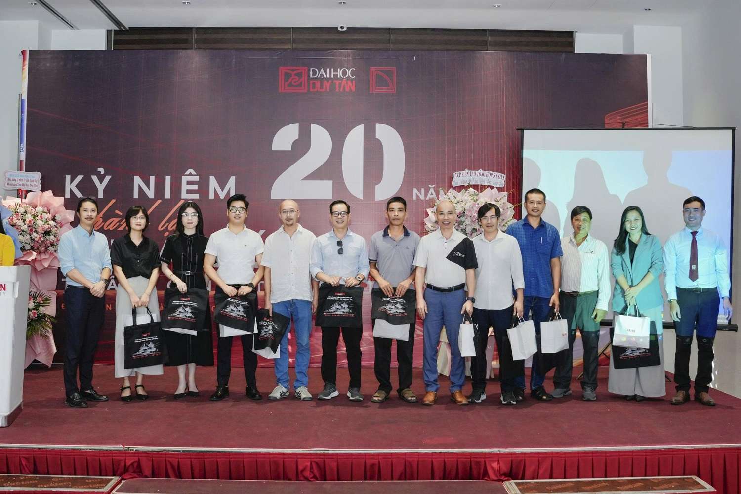 tu-giang-duong-den-cong-trinh-hanh-trinh-20-nam-kien-tao-gia-tri-6.jpg