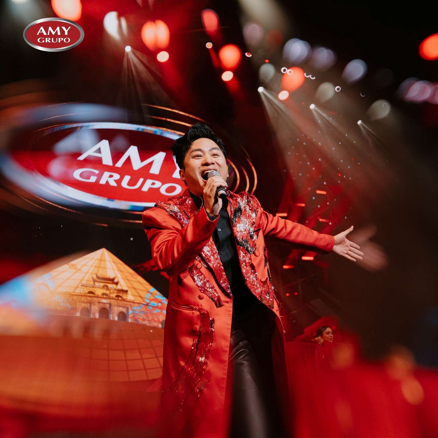 dau-an-bung-no-tai-le-ky-niem-10-nam-thanh-lap-amy-grupo-2.jpg