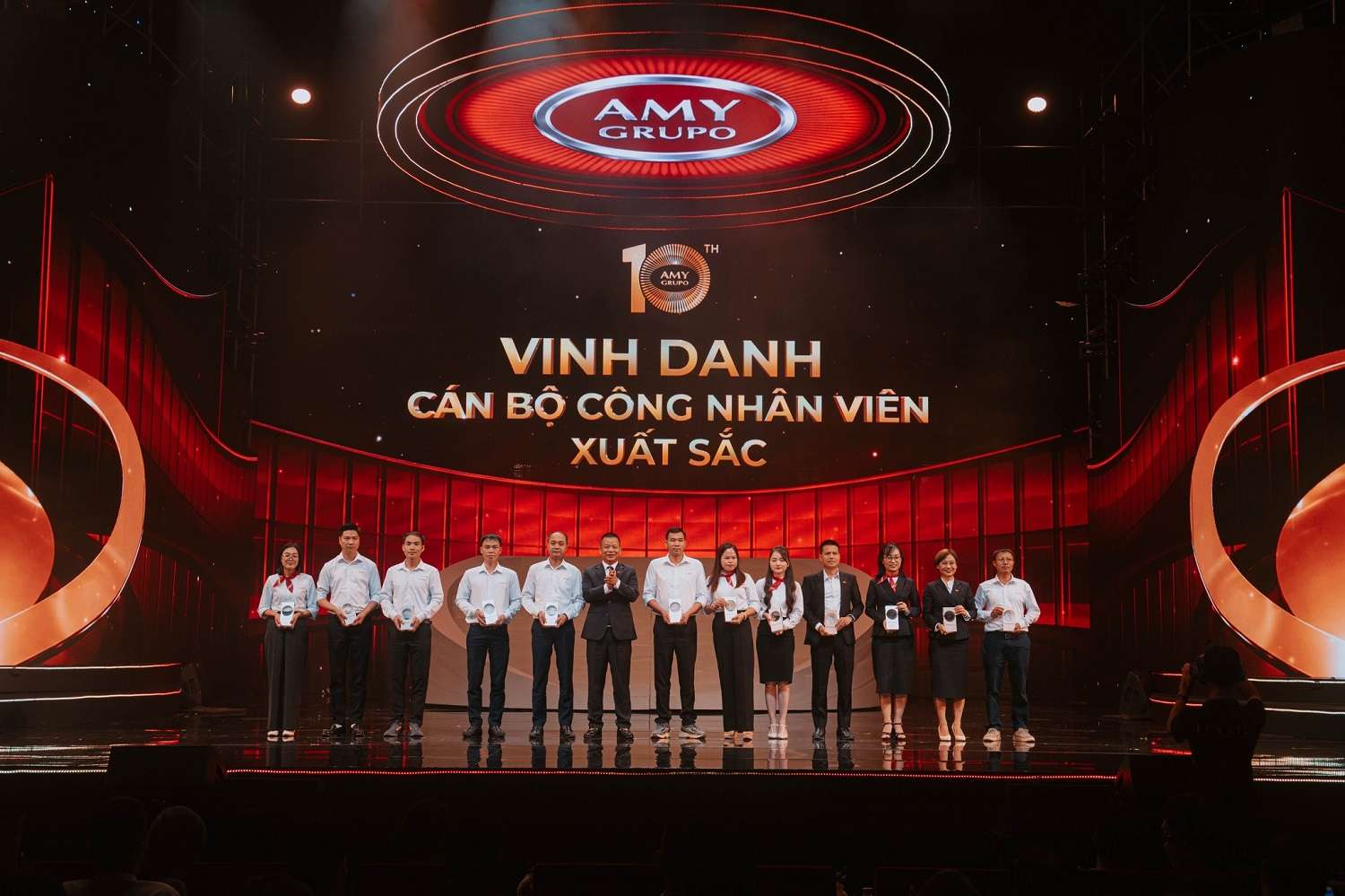 dau-an-bung-no-tai-le-ky-niem-10-nam-thanh-lap-amy-grupo-9.jpg