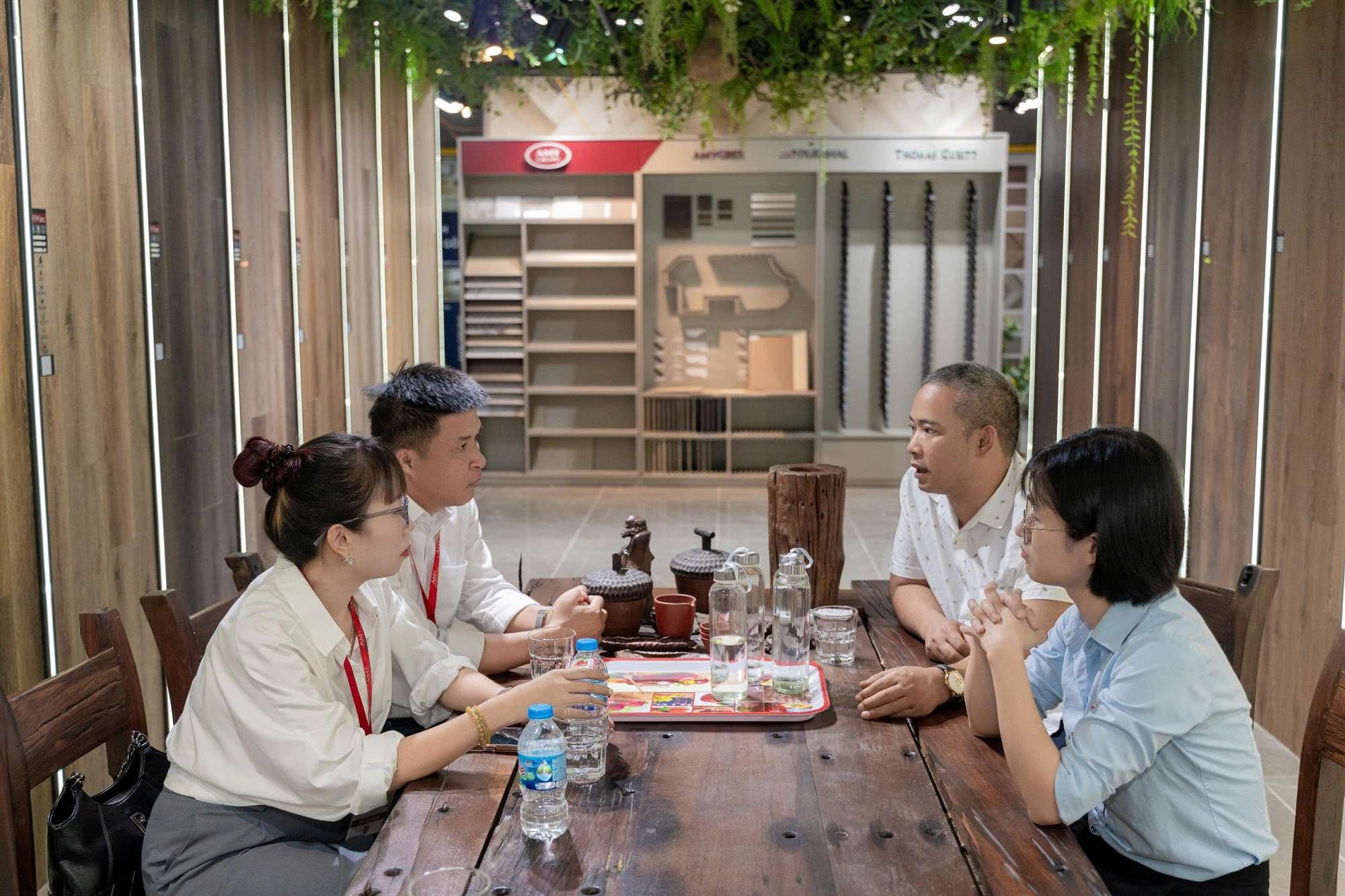 amy-grupo-npp-hoang-truong-giang-doc-vat-lieu-tu-be-mat-den-cong-nghe-8.jpg