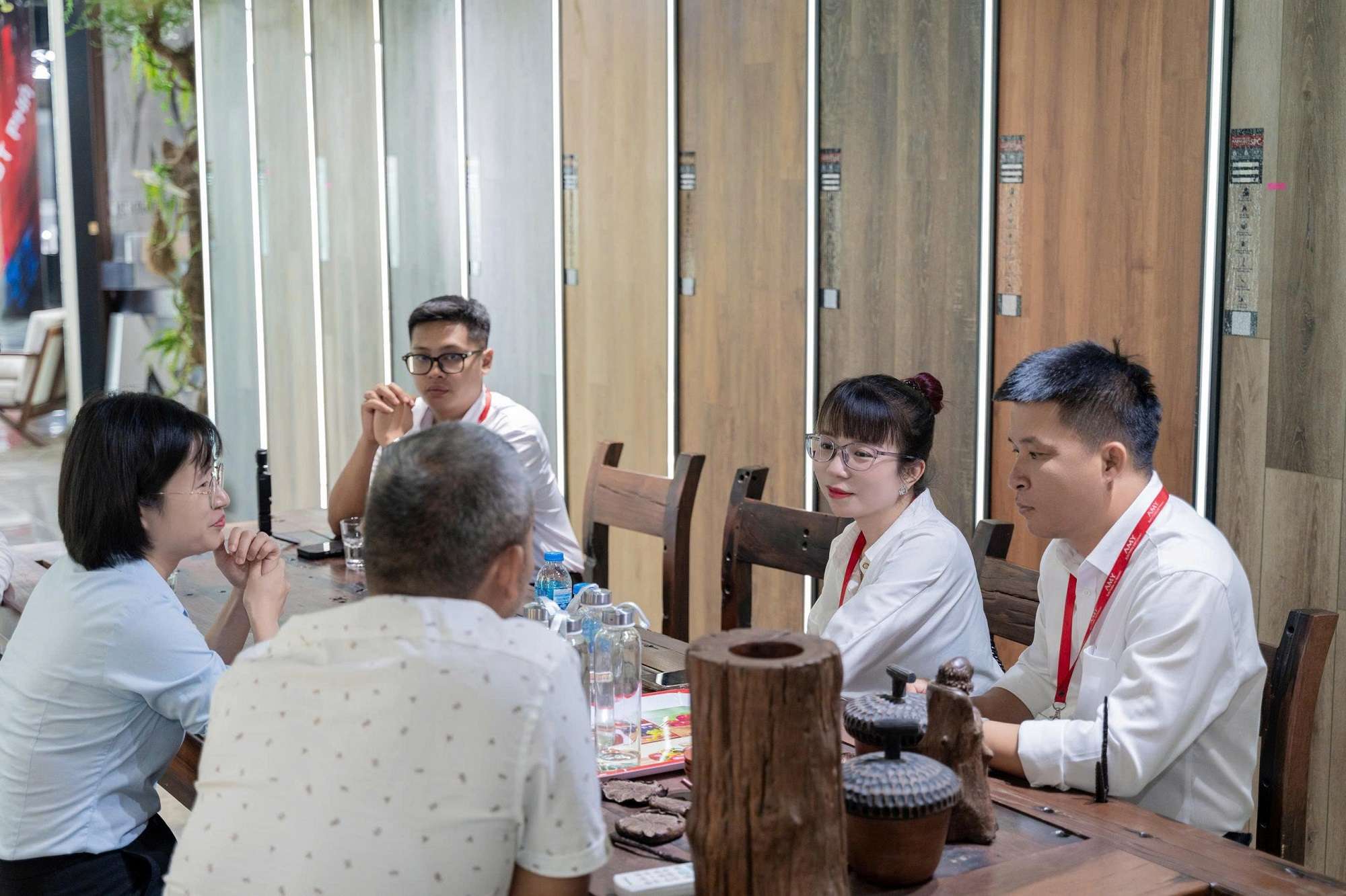 amy-grupo-npp-hoang-truong-giang-doc-vat-lieu-tu-be-mat-den-cong-nghe-9.jpg