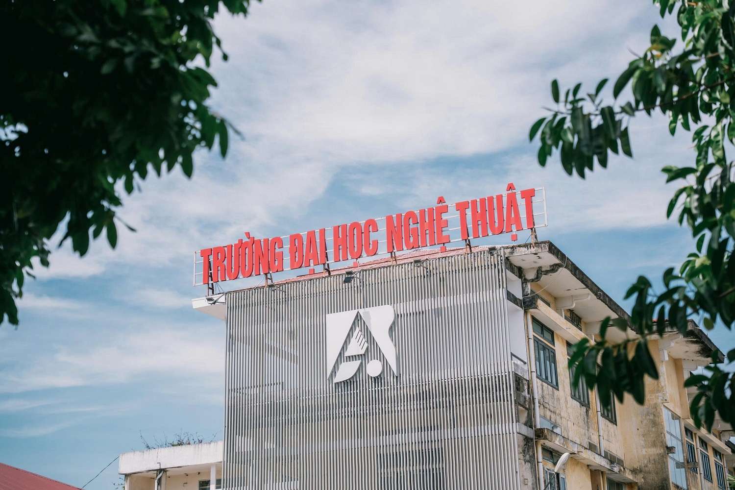 amy-grupo-va-truong-dai-hoc-nghe-thuat-dai-hoc-hue-ky-ket-hop-tac-uom-mam-tai-nang-thiet-ke-nang-tam-khong-gian-song-1.jpg