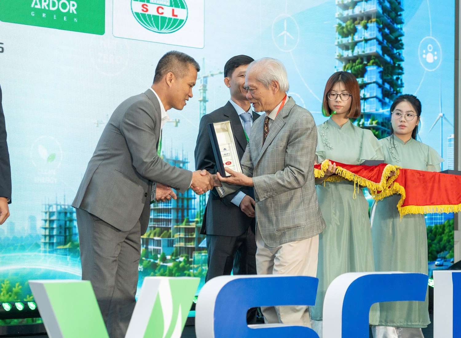 amy-grupo-duoc-vinh-danh-doanh-nghiep-tien-phong-phat-trien-ben-vung-nganh-xay-dung-viet-nam-2026-4.jpg