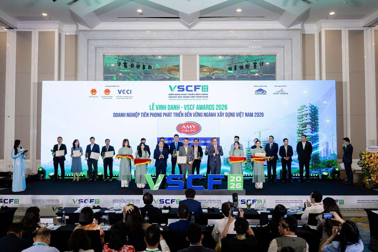 amy-grupo-duoc-vinh-danh-doanh-nghiep-tien-phong-phat-trien-ben-vung-nganh-xay-dung-viet-nam-2026-6.jpg