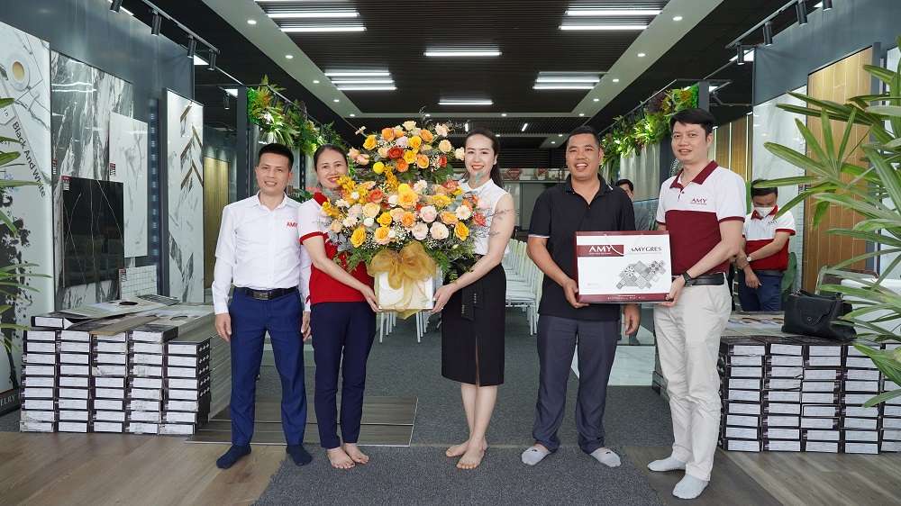 amy-grupo-tham-quan-showroom-npp-hung-yen-npp-ninh-binh-ket-noi-de-phat-trien-4.jpg