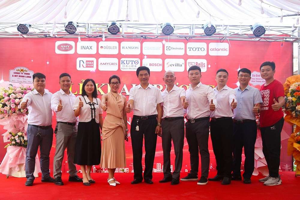 dong-day-xuc-cam-trong-buoi-khai-truong-showroom-amygres-bac-kan-2.jpg