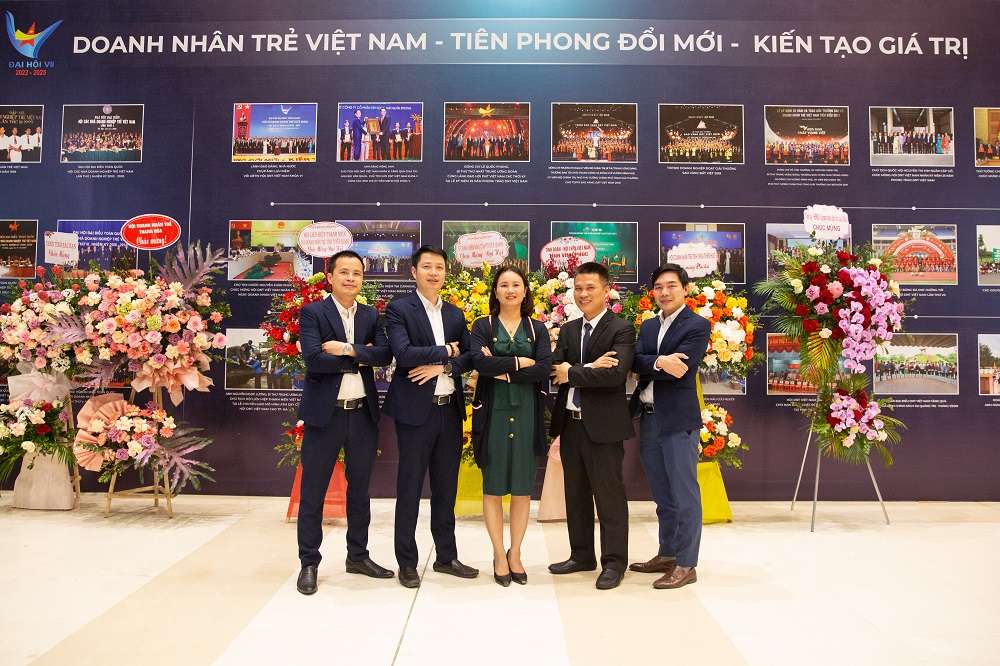 top-100-giai-thuong-sao-vang-dat-viet-nam-2021-goi-ten-amy-grupo-2.jpg